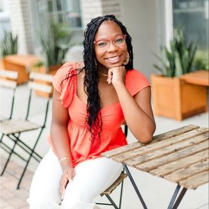 Meet your Posher, Jalia